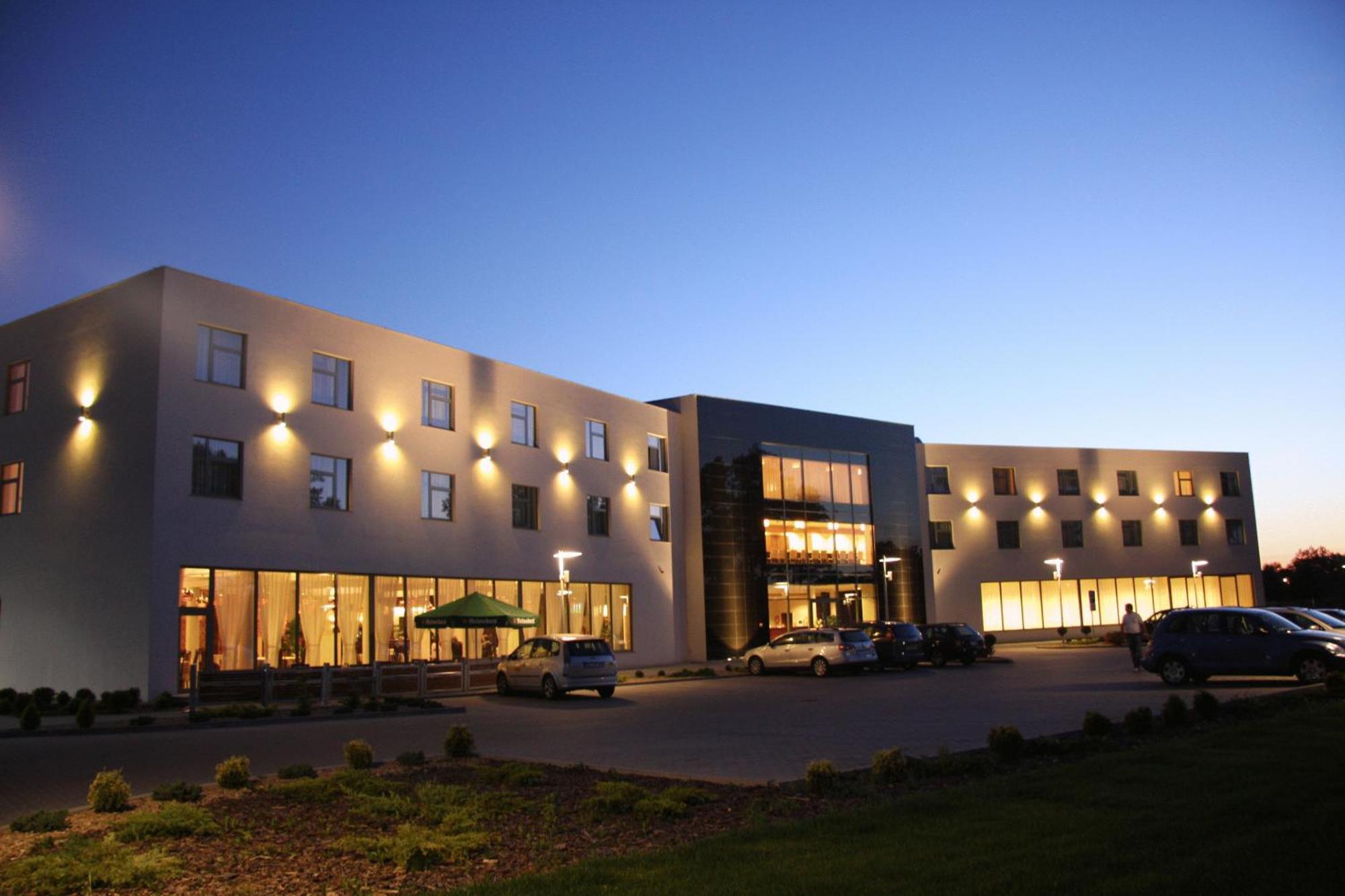 Hotel Hi-Fi Spa Nowy Tomyśl Exteriör bild
